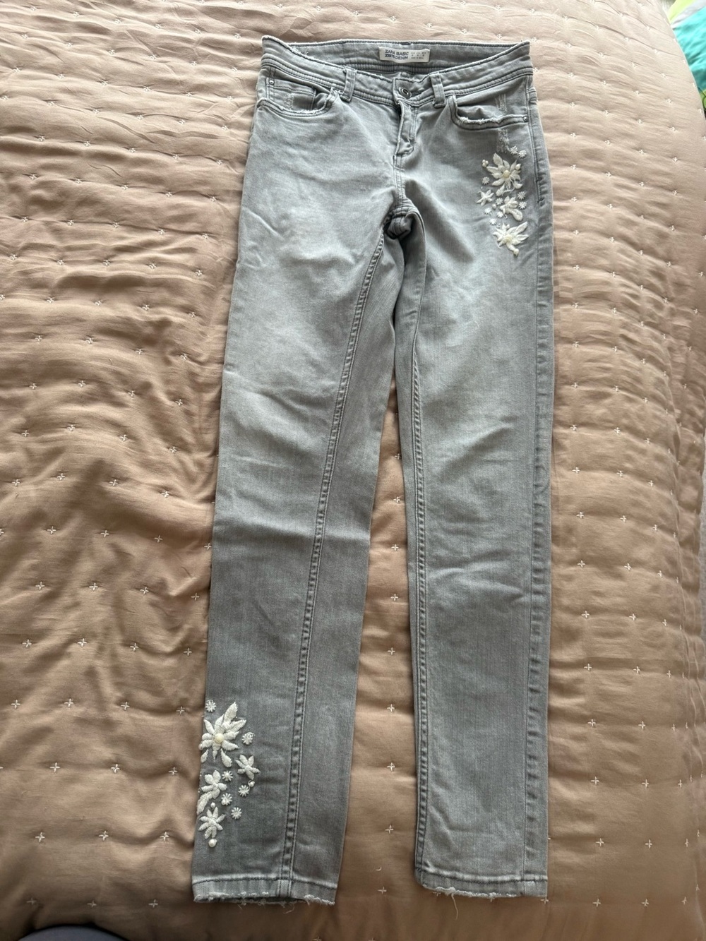 Zara Light Gray Skinny Jeans with White Floral Embroidery